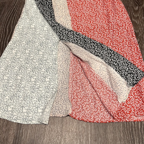 Skirt- Skies are Blue - Picture 2 of 9